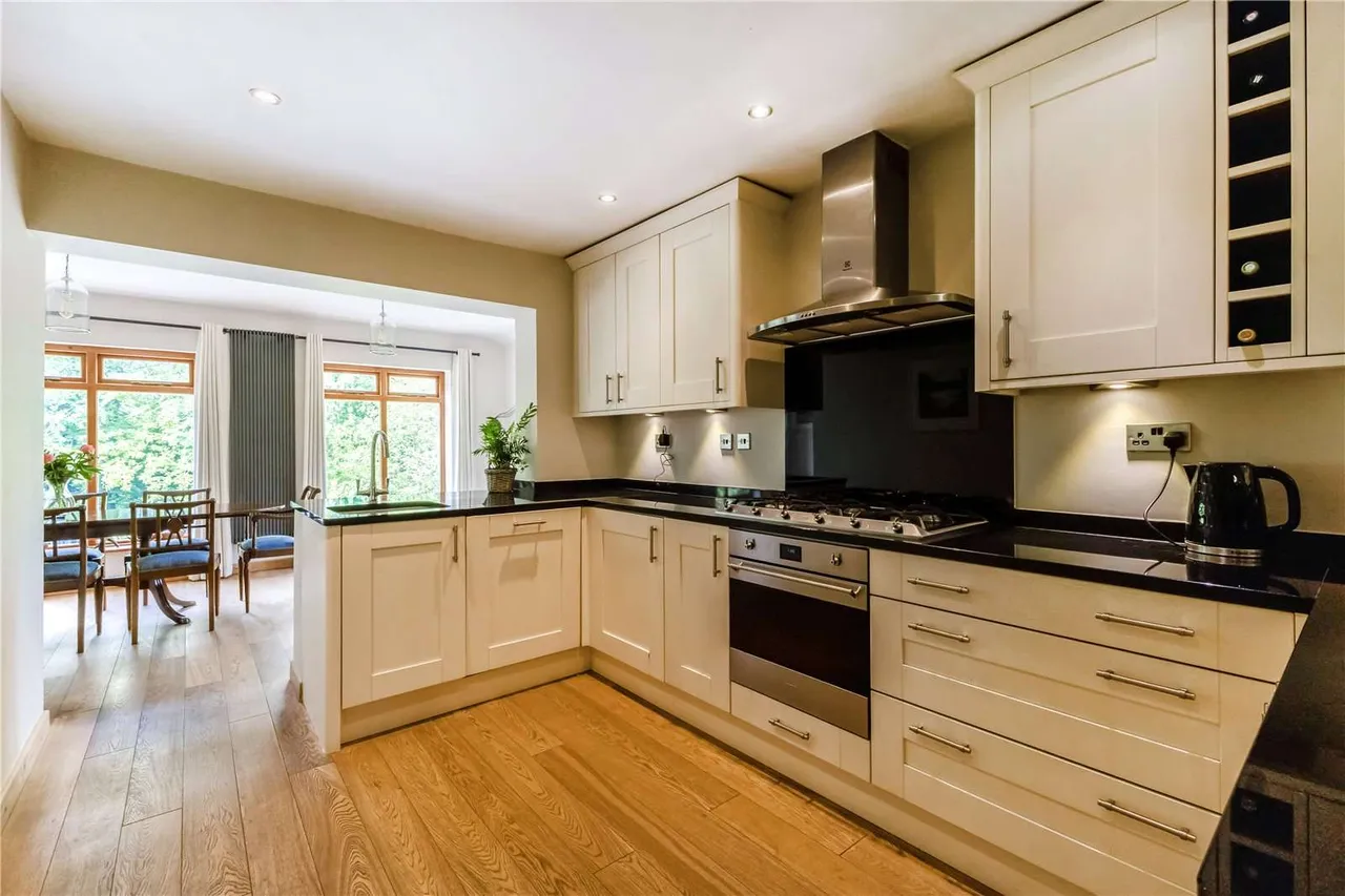 Clements Road, Chorleywood, Rickmansworth, Hertfordshire, WD3 5JT, photo 8