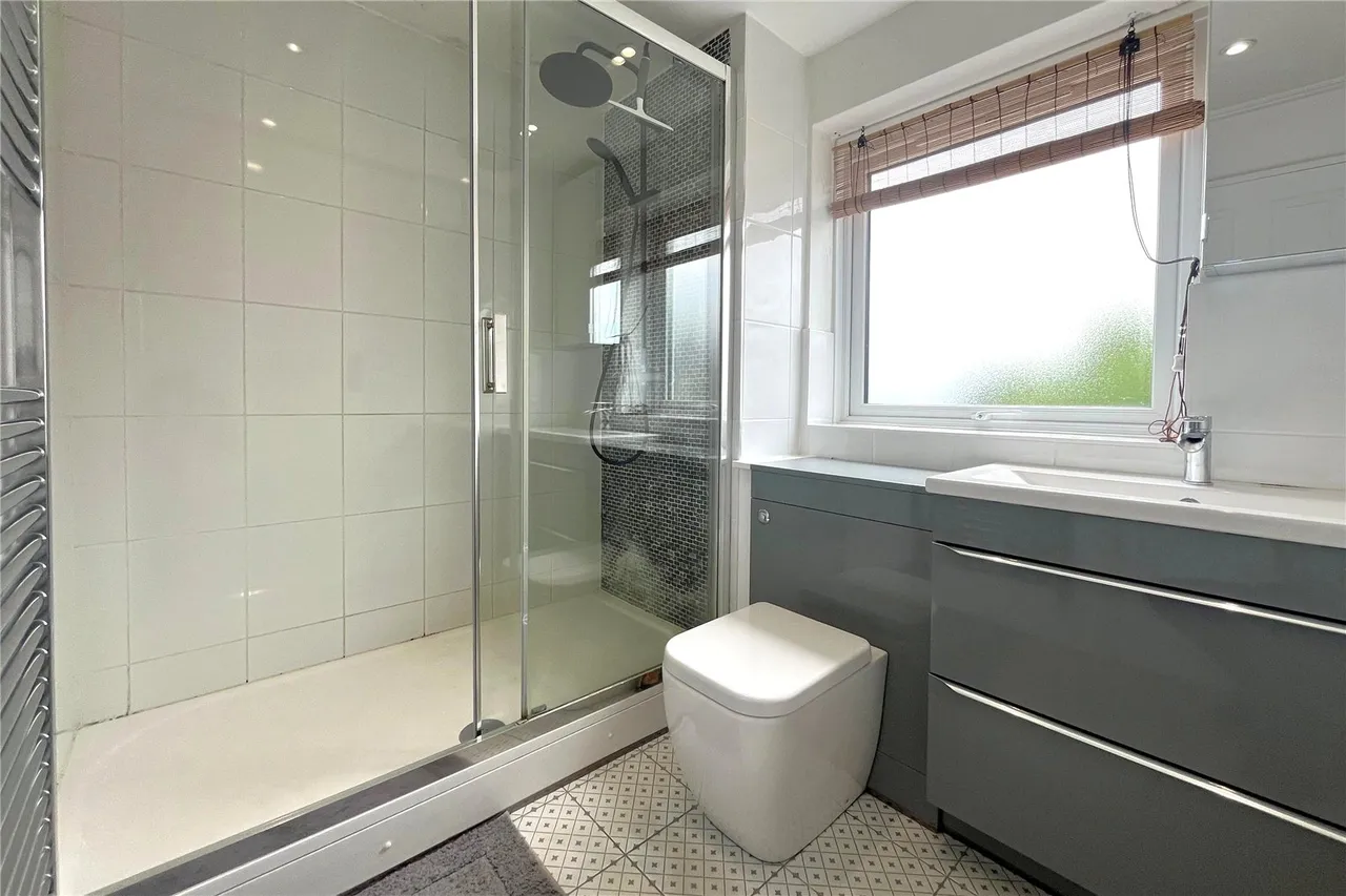 Farnborough Road, Farnham, Surrey, GU9 9AW, photo 4