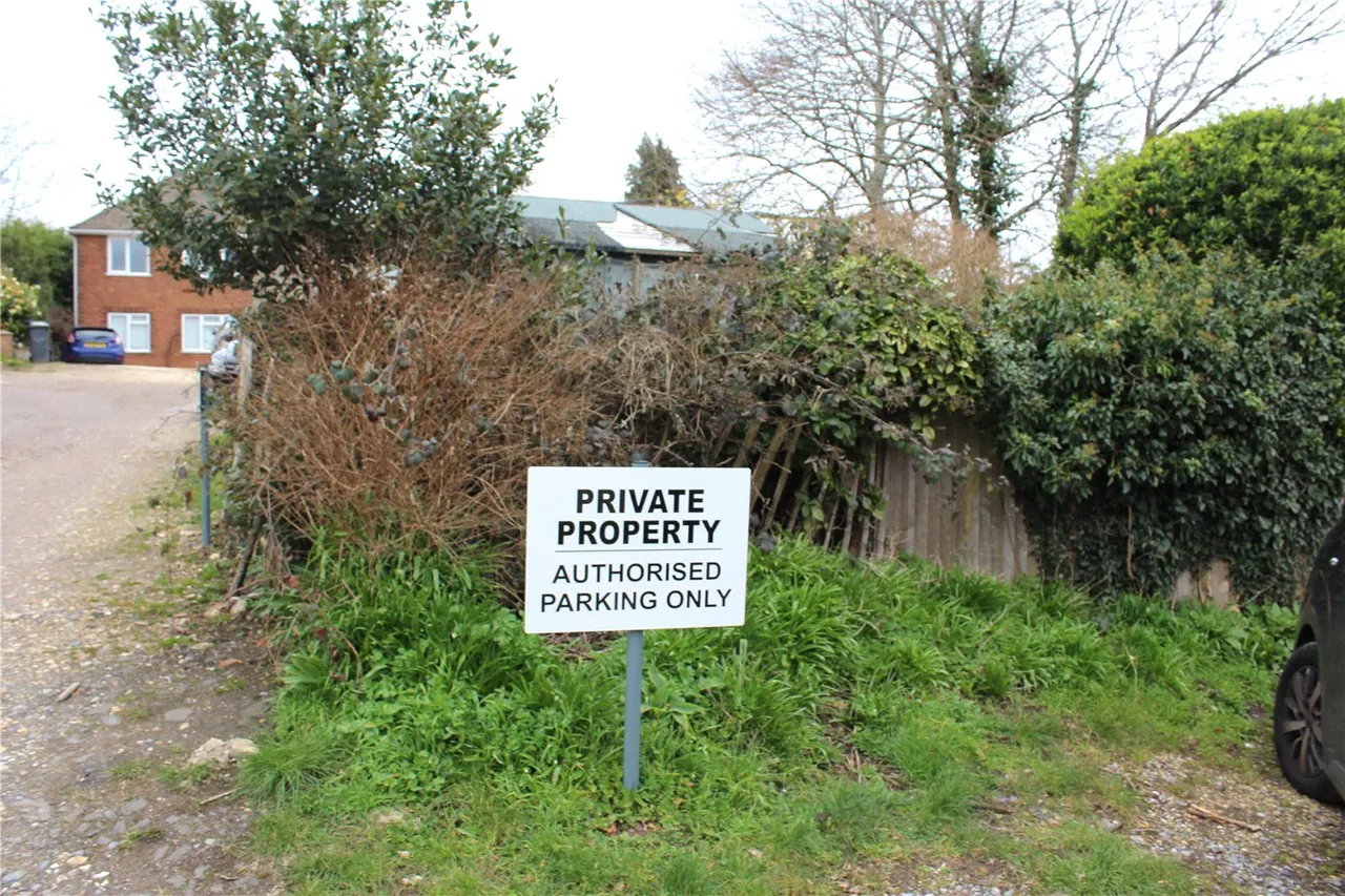 Farnborough Road, Farnham, Surrey, GU9 9AW, photo 8