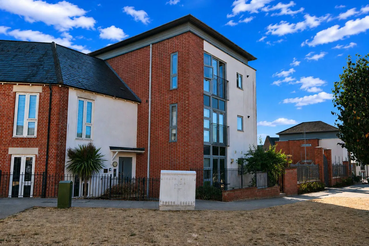 2 bed flat for sale — Knot Tiers Drive, Upton, Northampton, NN5 4DA