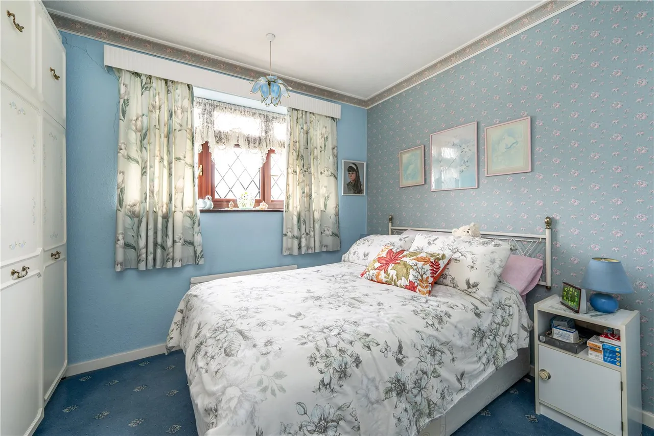 Conway Road, Hanworth, TW13 6TE, photo 9