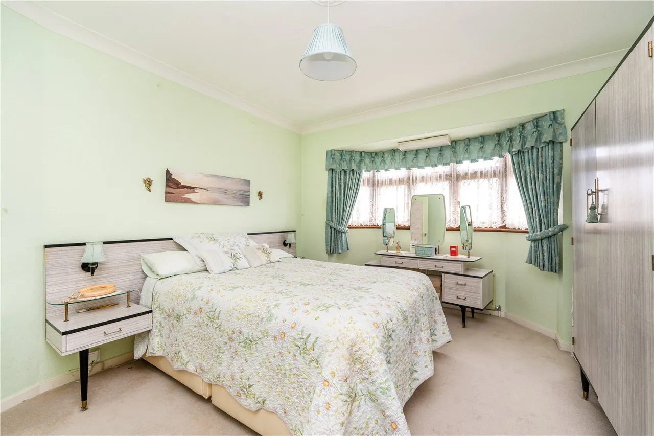 Conway Road, Hanworth, TW13 6TE, photo 7