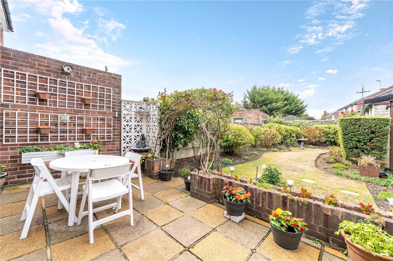 Conway Road, Hanworth, TW13 6TE, photo 12