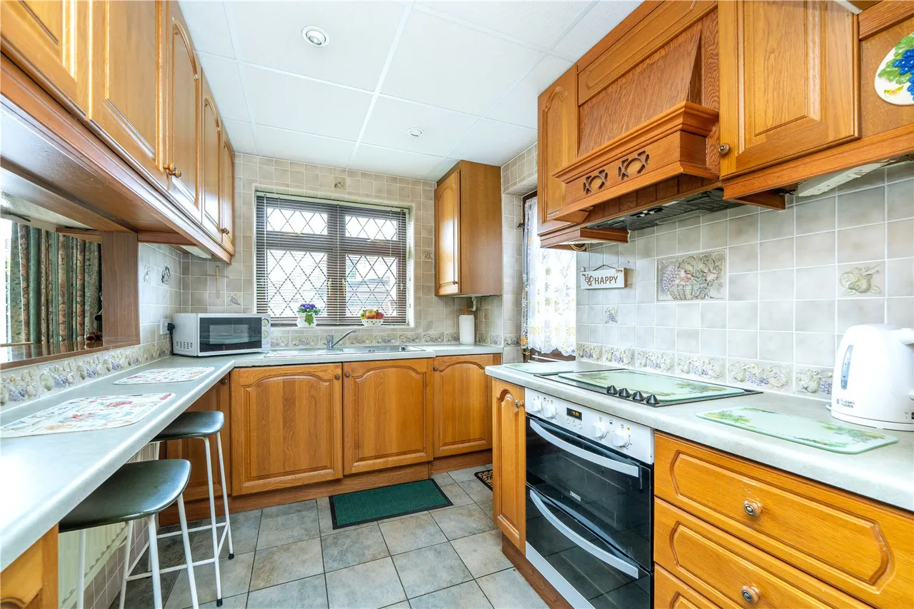 Conway Road, Hanworth, TW13 6TE, photo 6