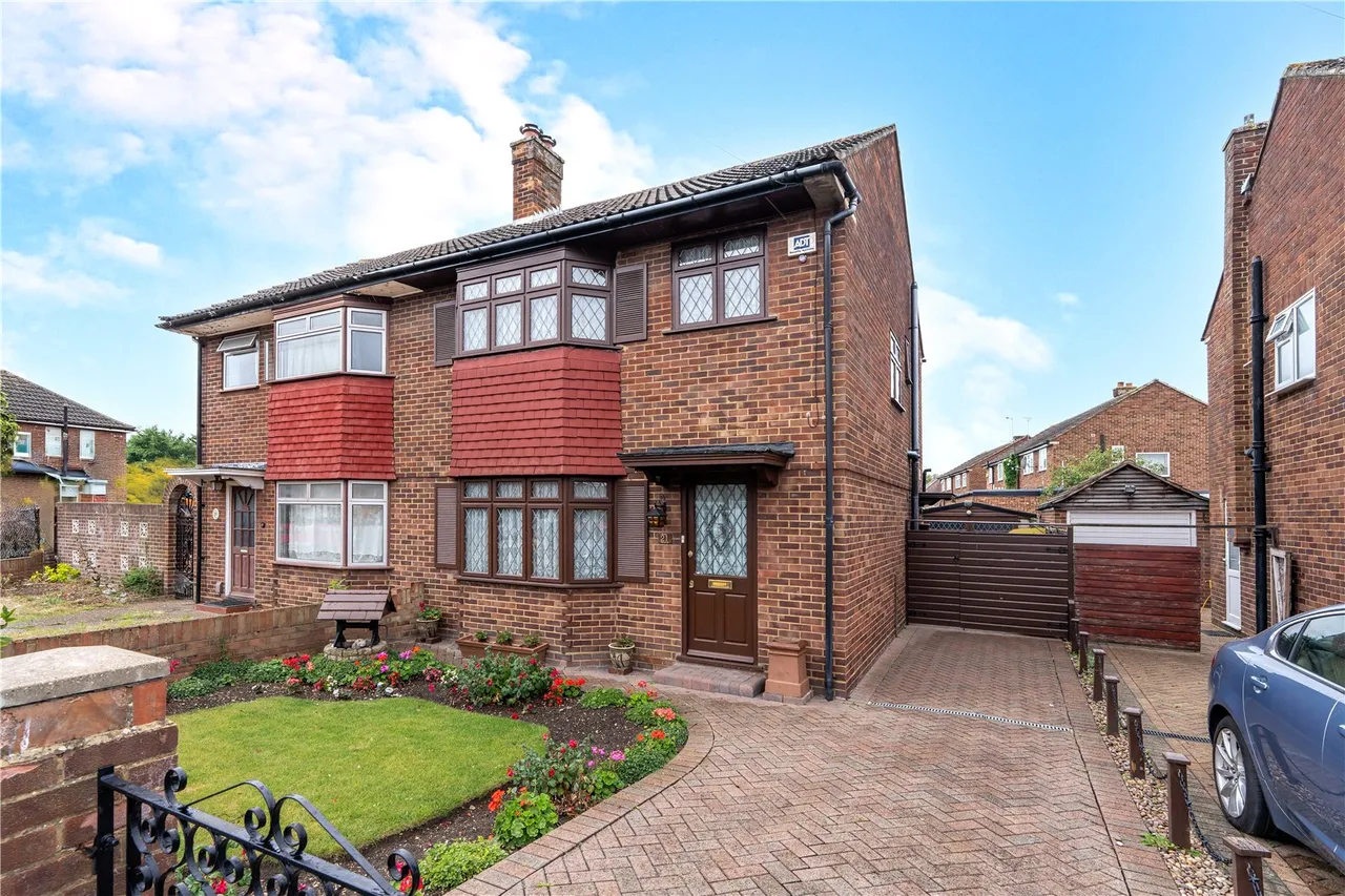 3 bed house for sale — Conway Road, Hanworth, TW13 6TE