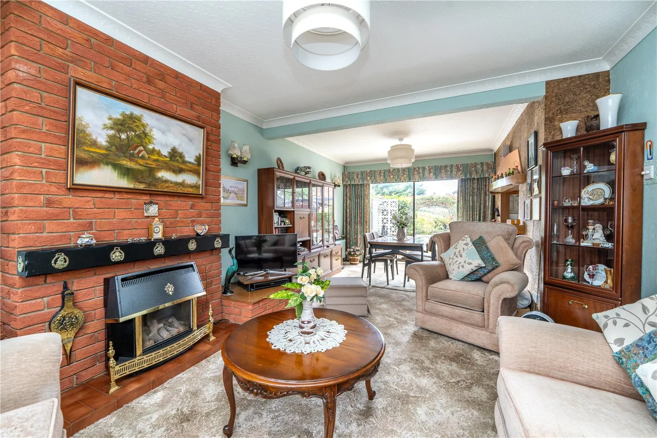 Conway Road, Hanworth, TW13 6TE, photo 4