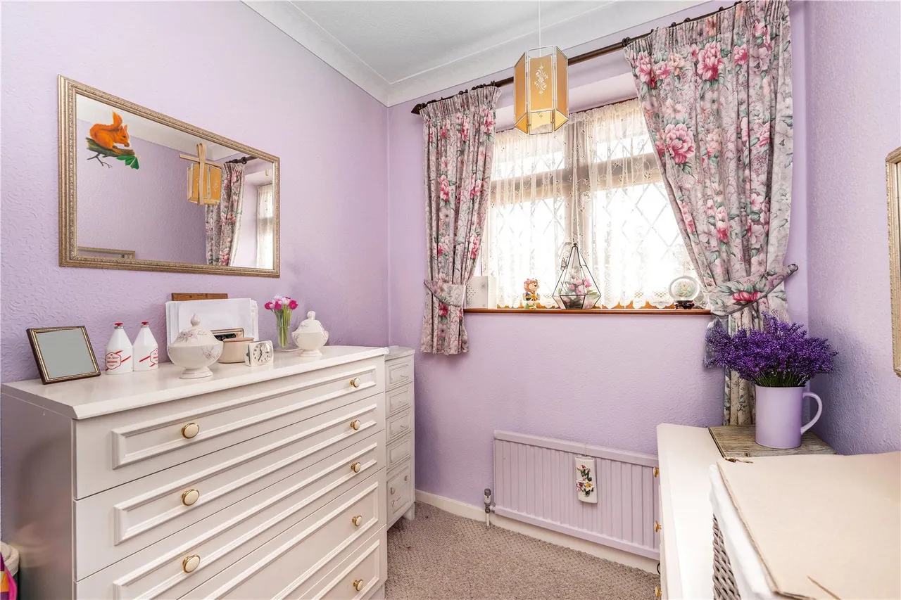 Conway Road, Hanworth, TW13 6TE, photo 8