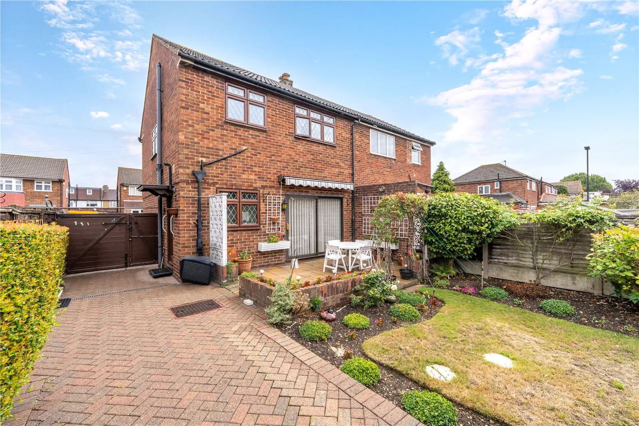 Conway Road, Hanworth, TW13 6TE, photo 11