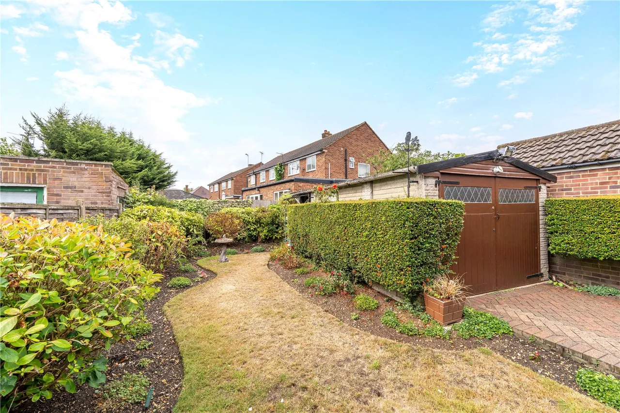 Conway Road, Hanworth, TW13 6TE, photo 10