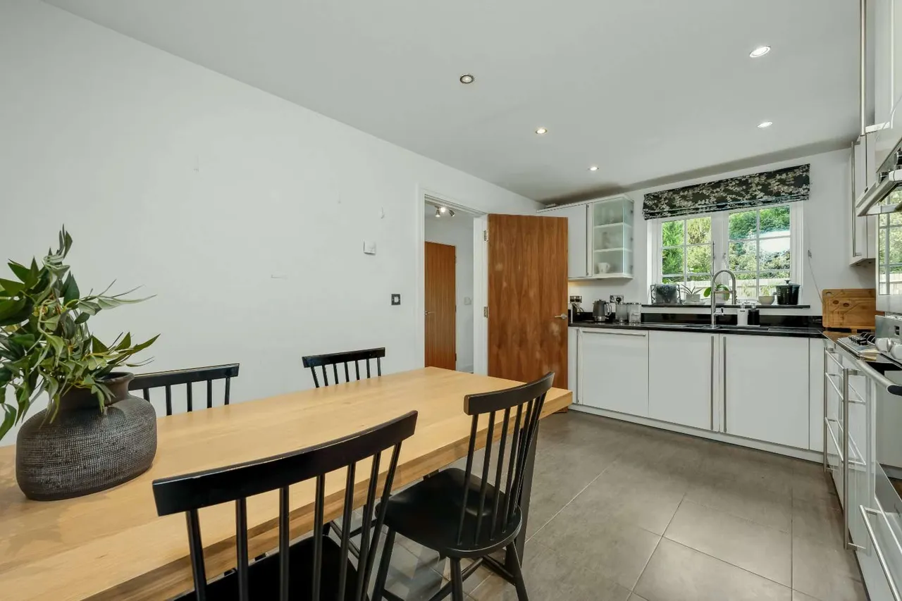 The Drive, Esher, Surrey, KT10 8DJ, photo 5