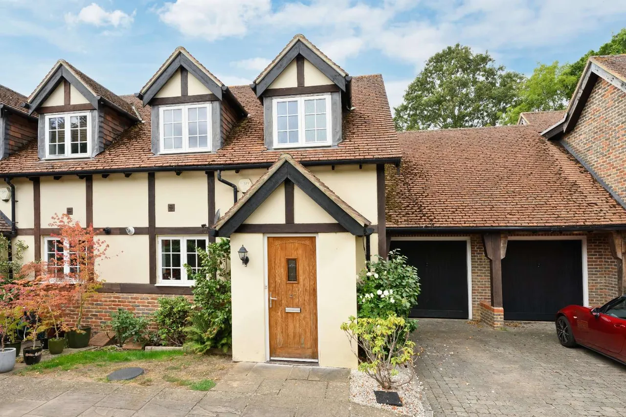 3 bed house for sale — The Drive, Esher, Surrey, KT10 8DJ