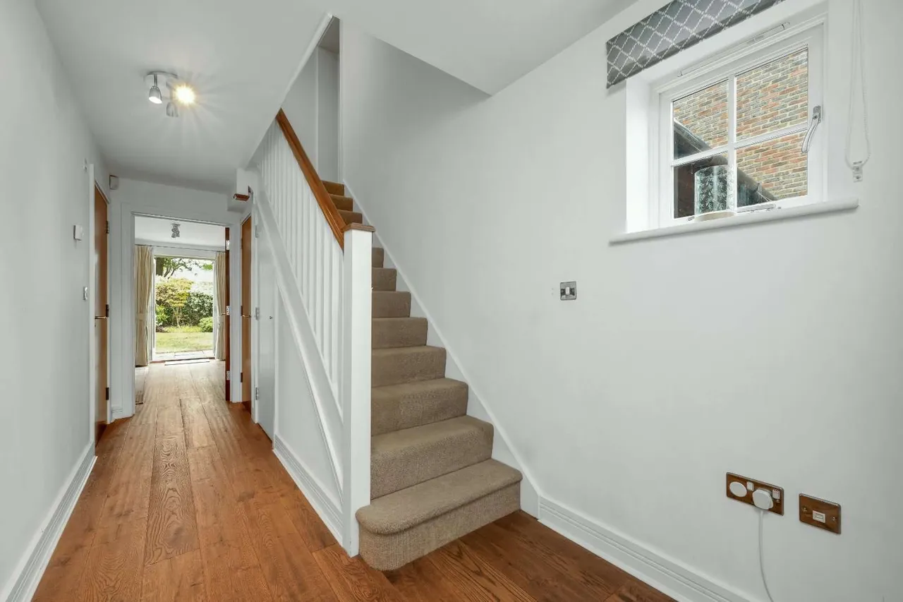 The Drive, Esher, Surrey, KT10 8DJ, photo 2