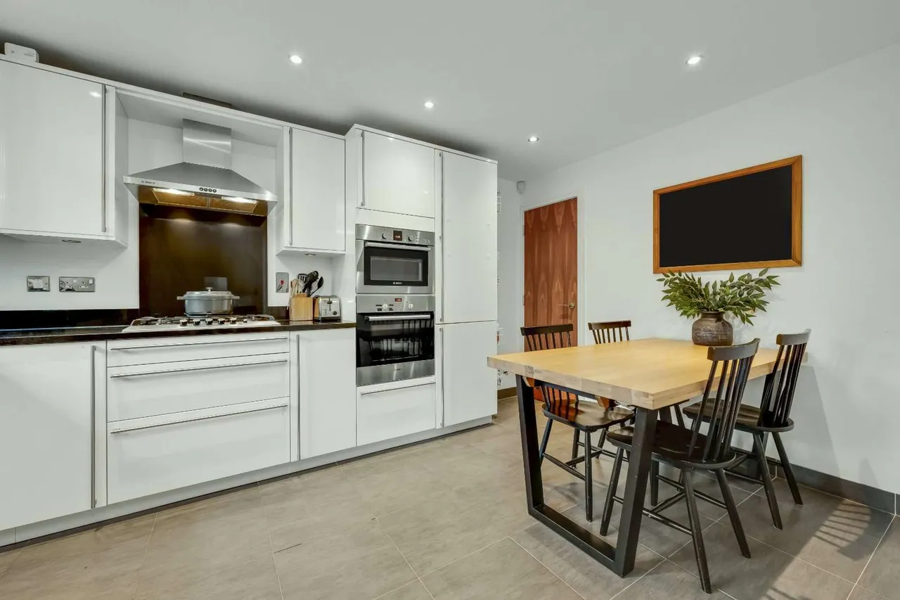 The Drive, Esher, Surrey, KT10 8DJ, photo 4