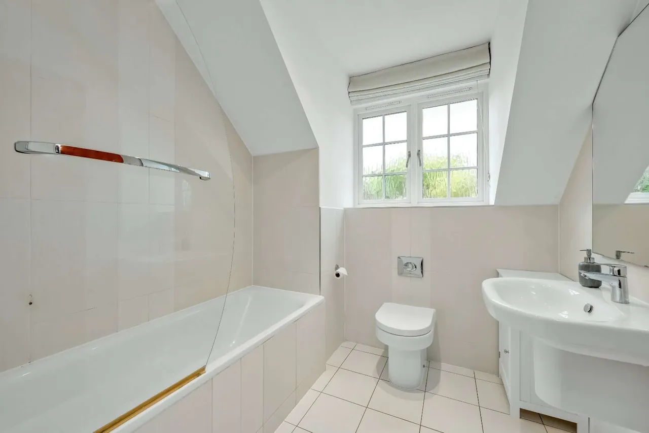 The Drive, Esher, Surrey, KT10 8DJ, photo 10