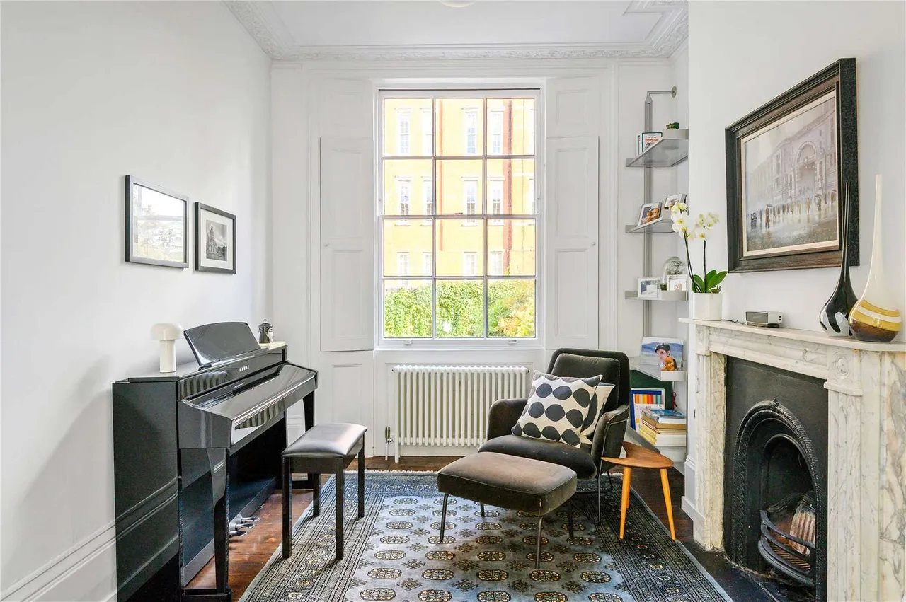 Gibson Square, Islington, N1, photo 9