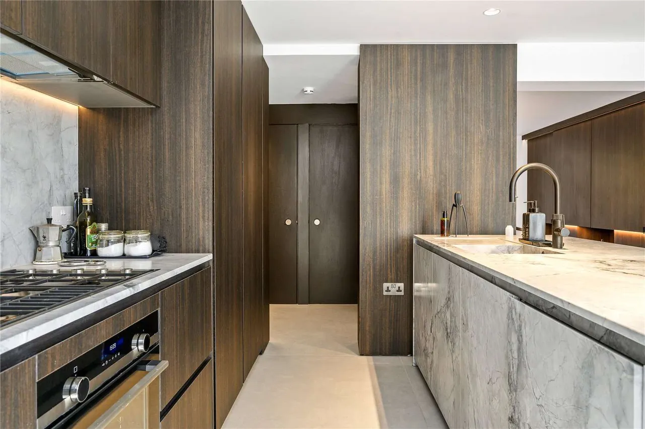 Gibson Square, Islington, N1, photo 18