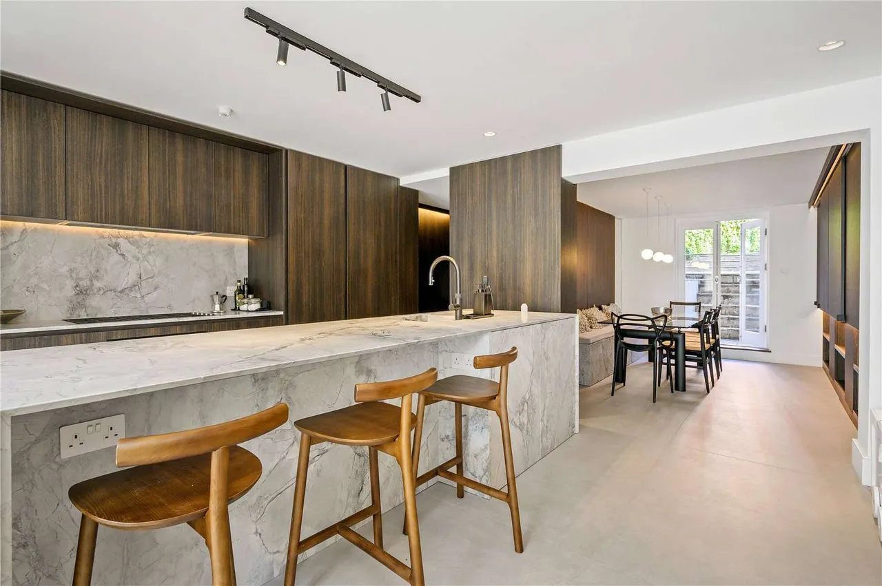 Gibson Square, Islington, N1, photo 6