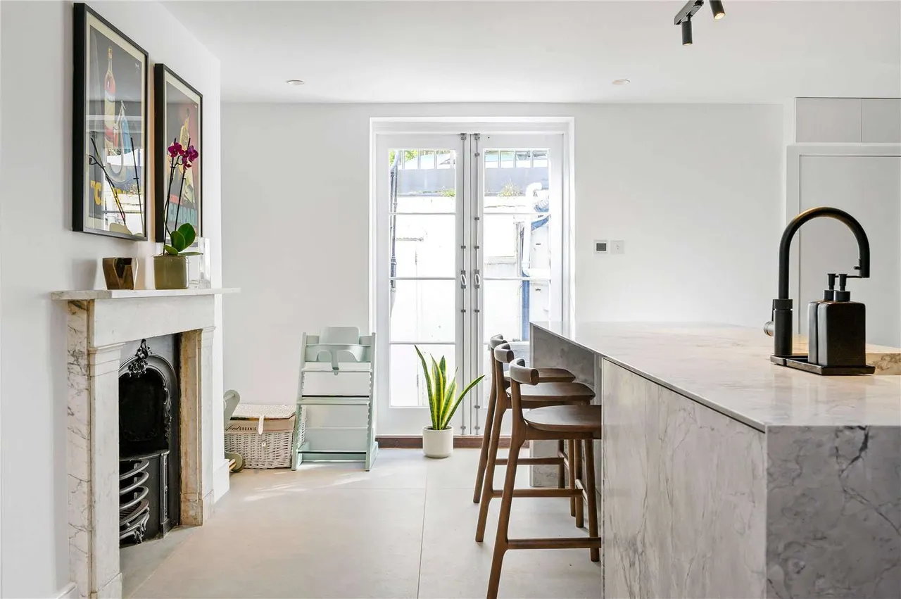 Gibson Square, Islington, N1, photo 21