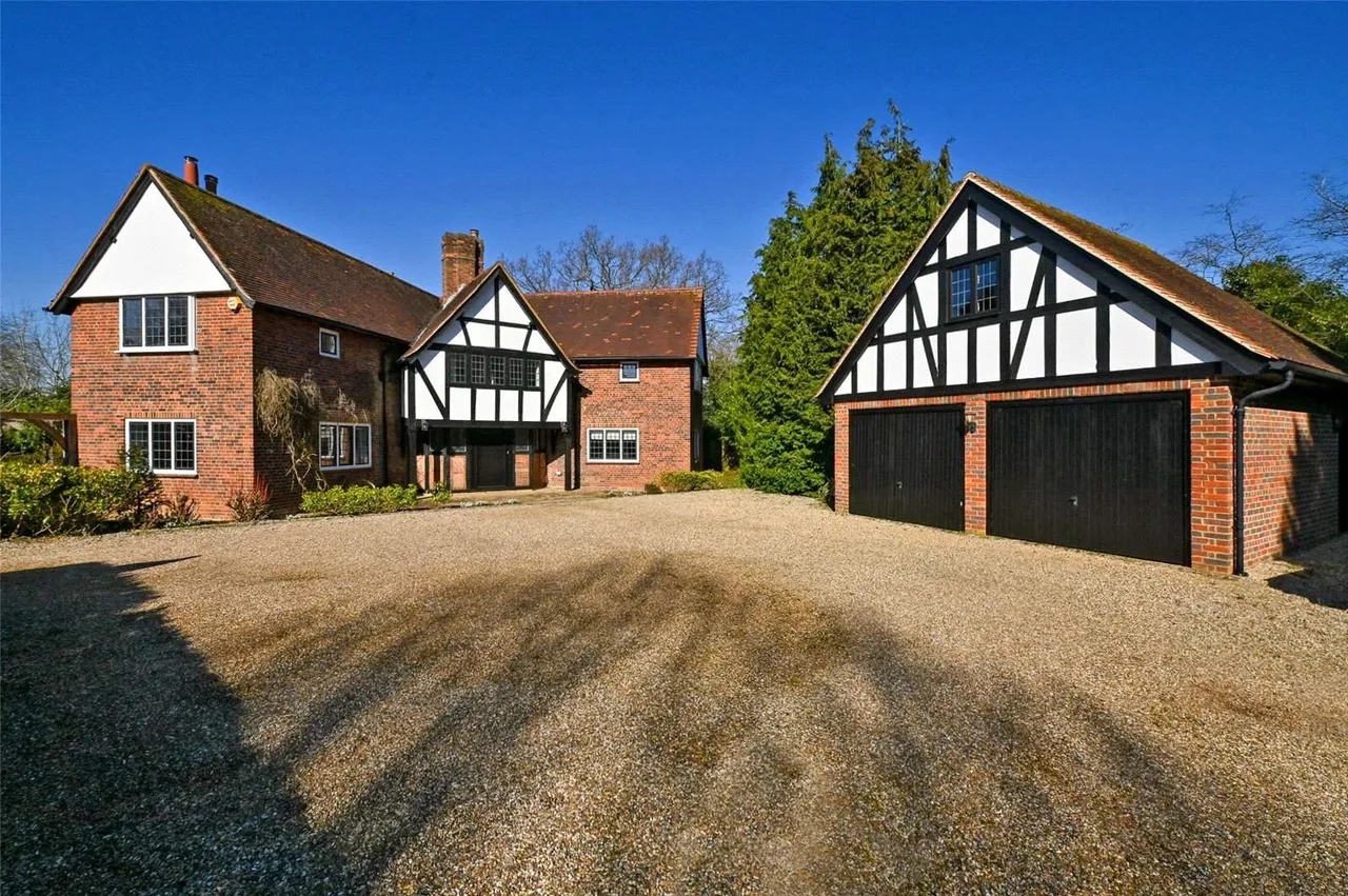 5 bed house for sale — Grove Road, Beaconsfield, Buckinghamshire, HP9 1UP
