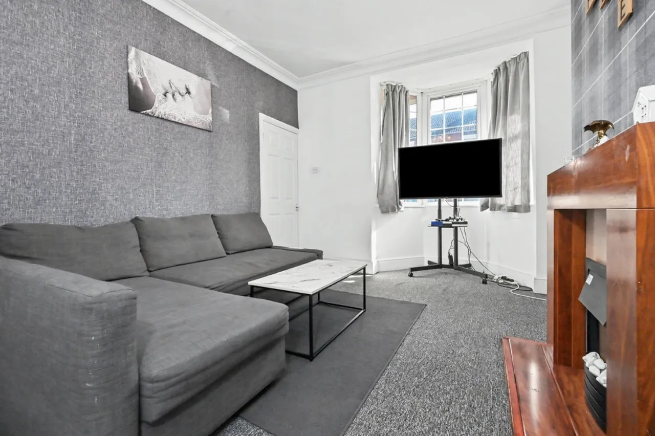 Warrington Road, Joiners Square, Stoke-on-Trent, photo 8