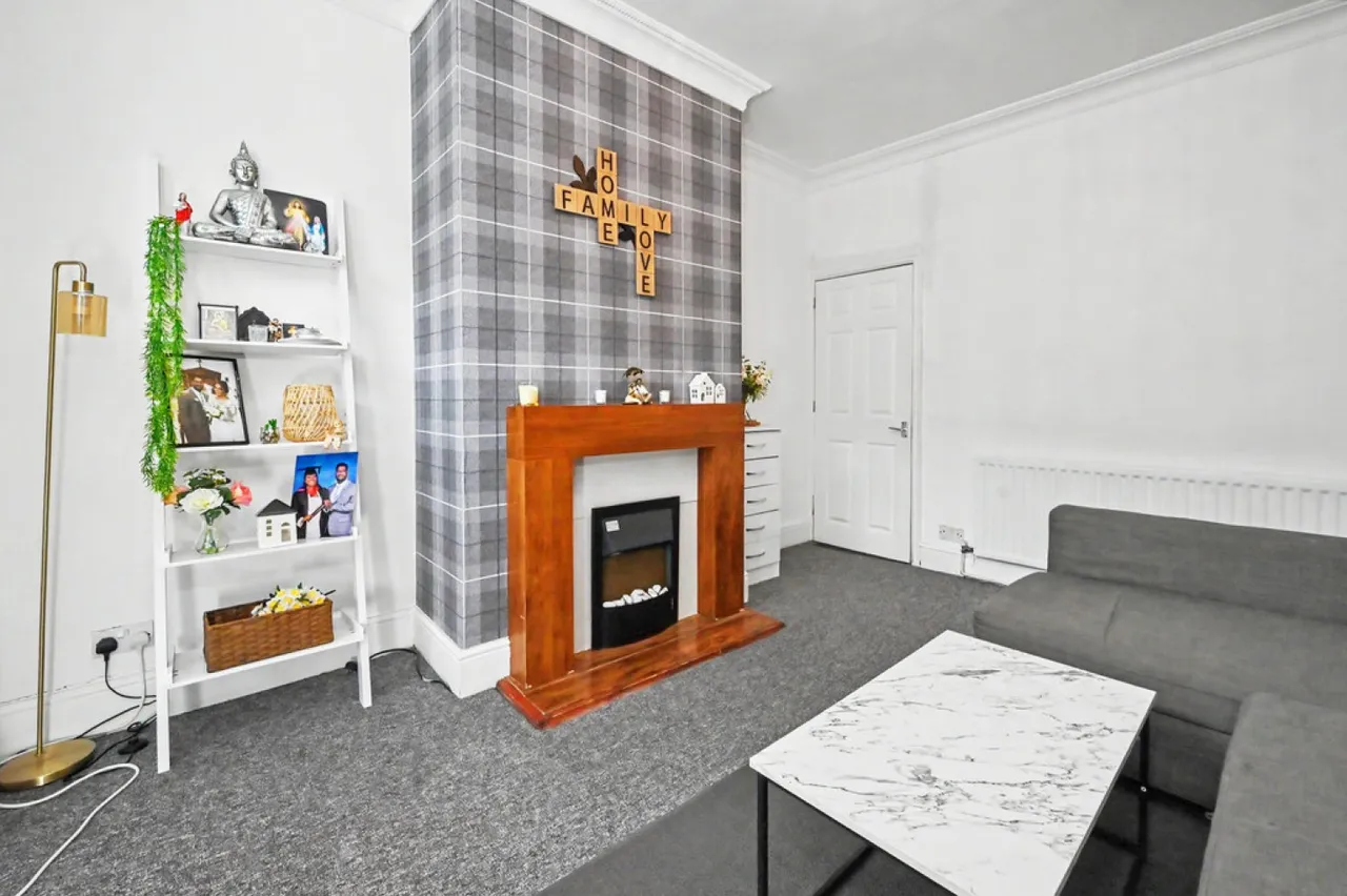 Warrington Road, Joiners Square, Stoke-on-Trent, photo 6