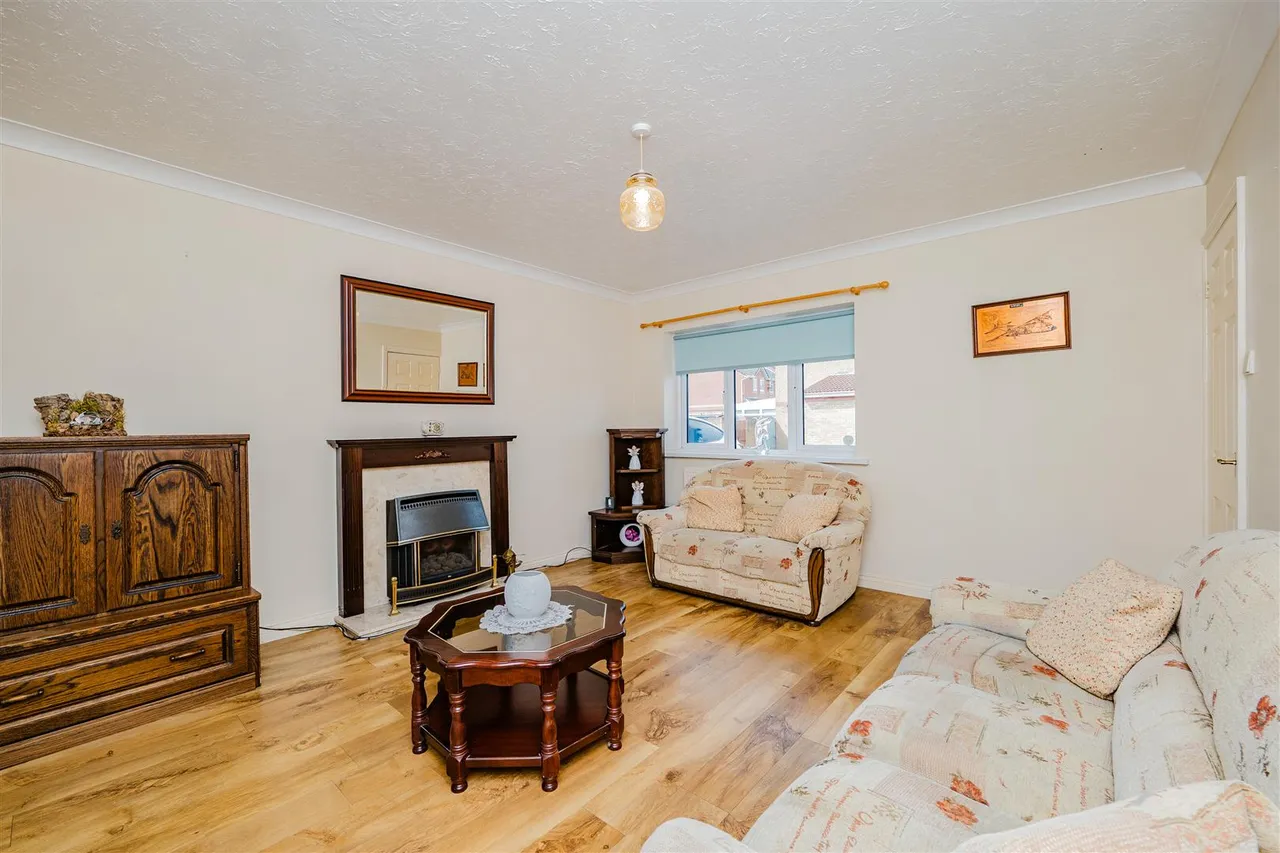 Thistle Close, Barry, CF62 7JP, photo 2