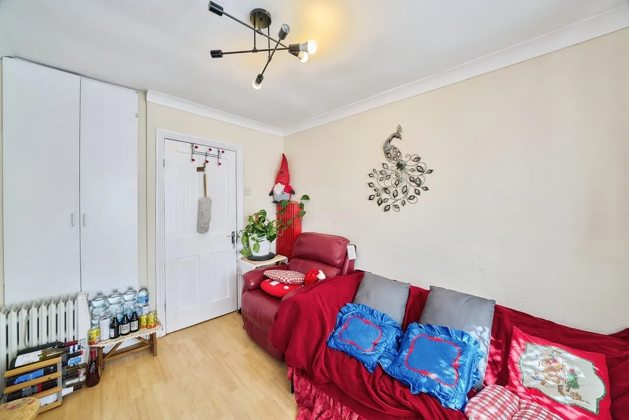 Wragby Road, London, E11, photo 5