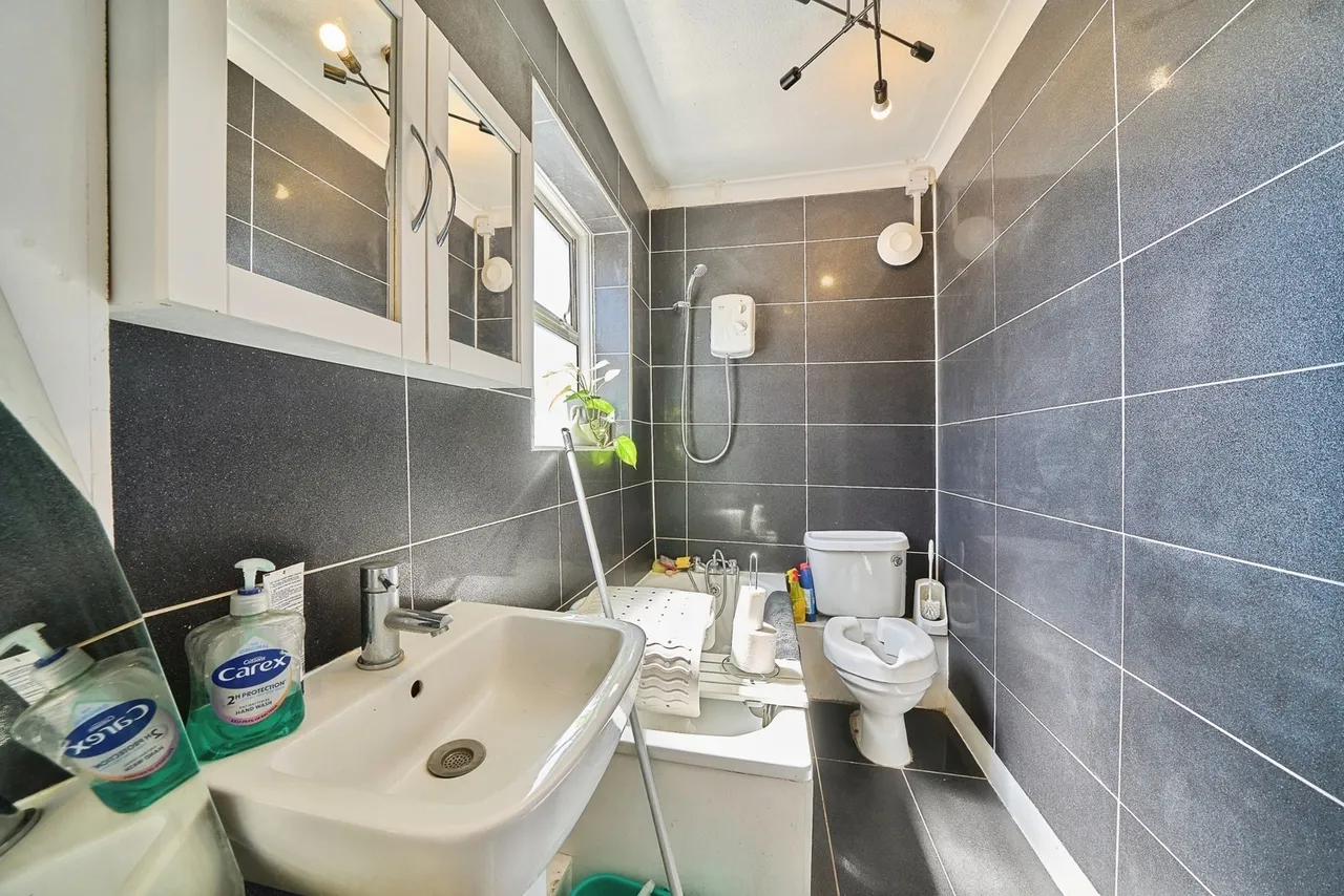 Wragby Road, London, E11, photo 10