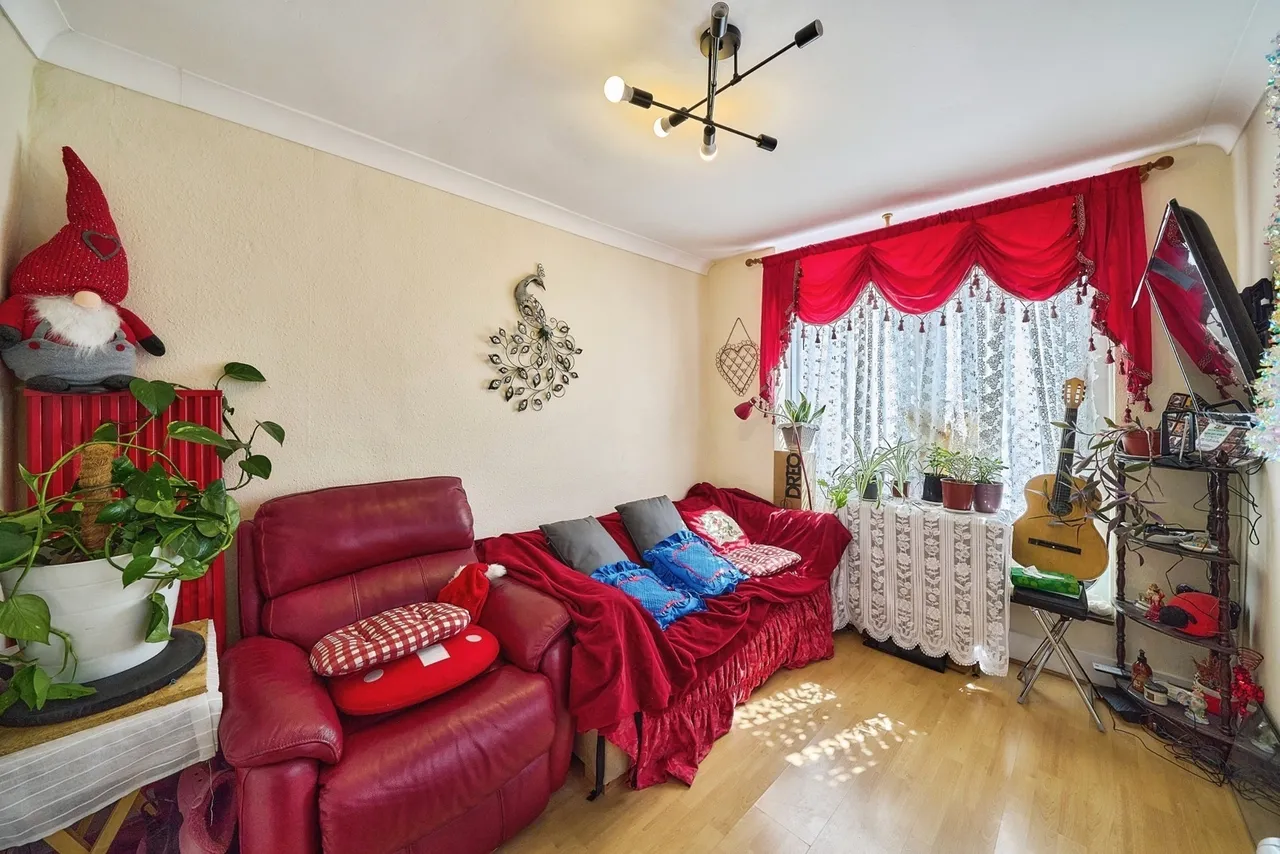 Wragby Road, London, E11, photo 3