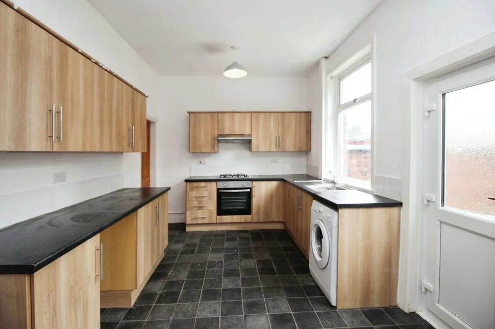 Westgate, Leyland, PR25, photo 2