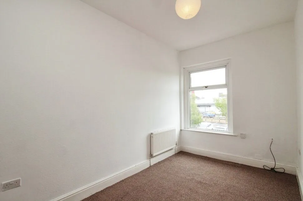 Westgate, Leyland, PR25, photo 5