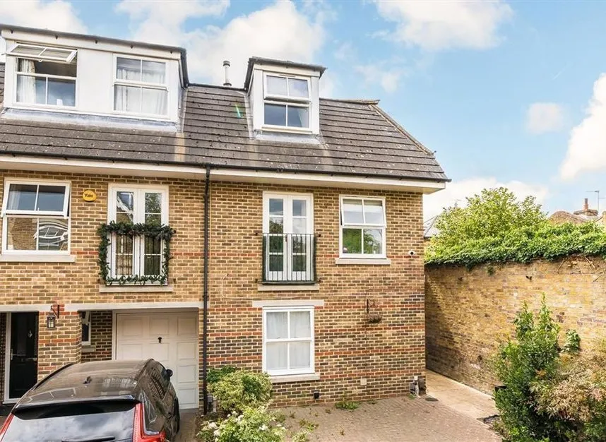 2 bed flat for sale, North Place, Teddington, TW11