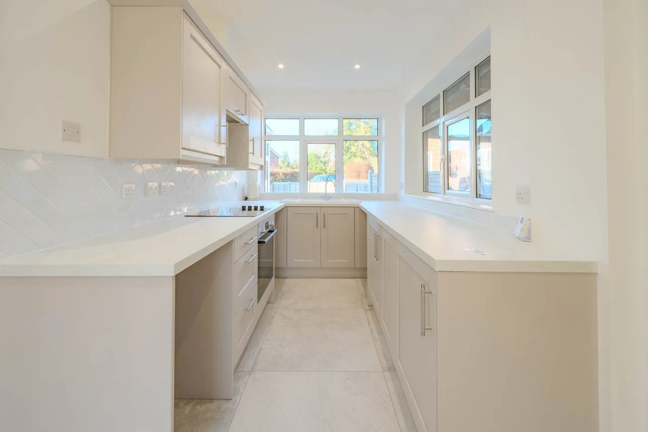 Smalewell Drive, Pudsey, LS28, photo 8