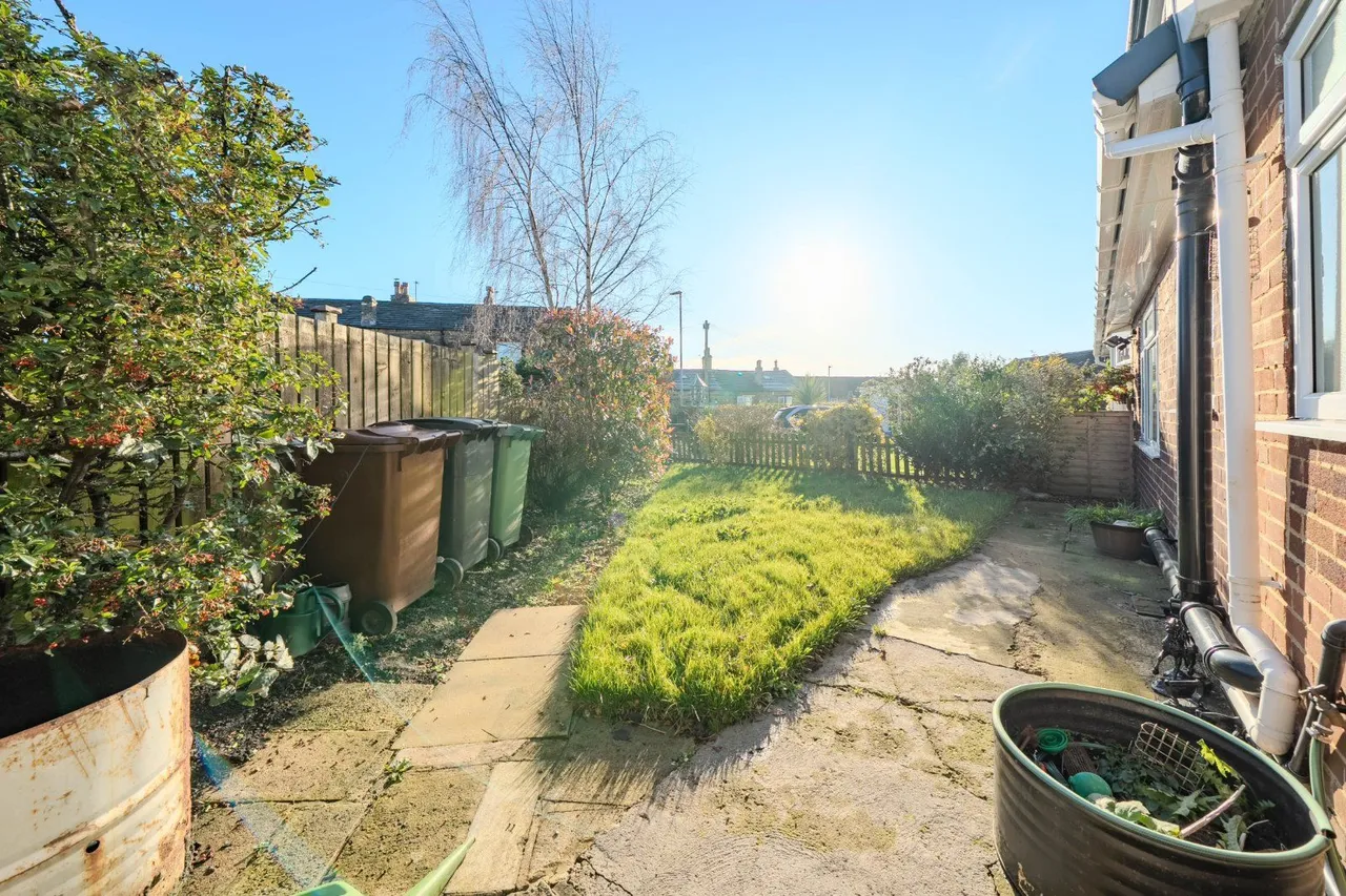 Smalewell Drive, Pudsey, LS28, photo 21