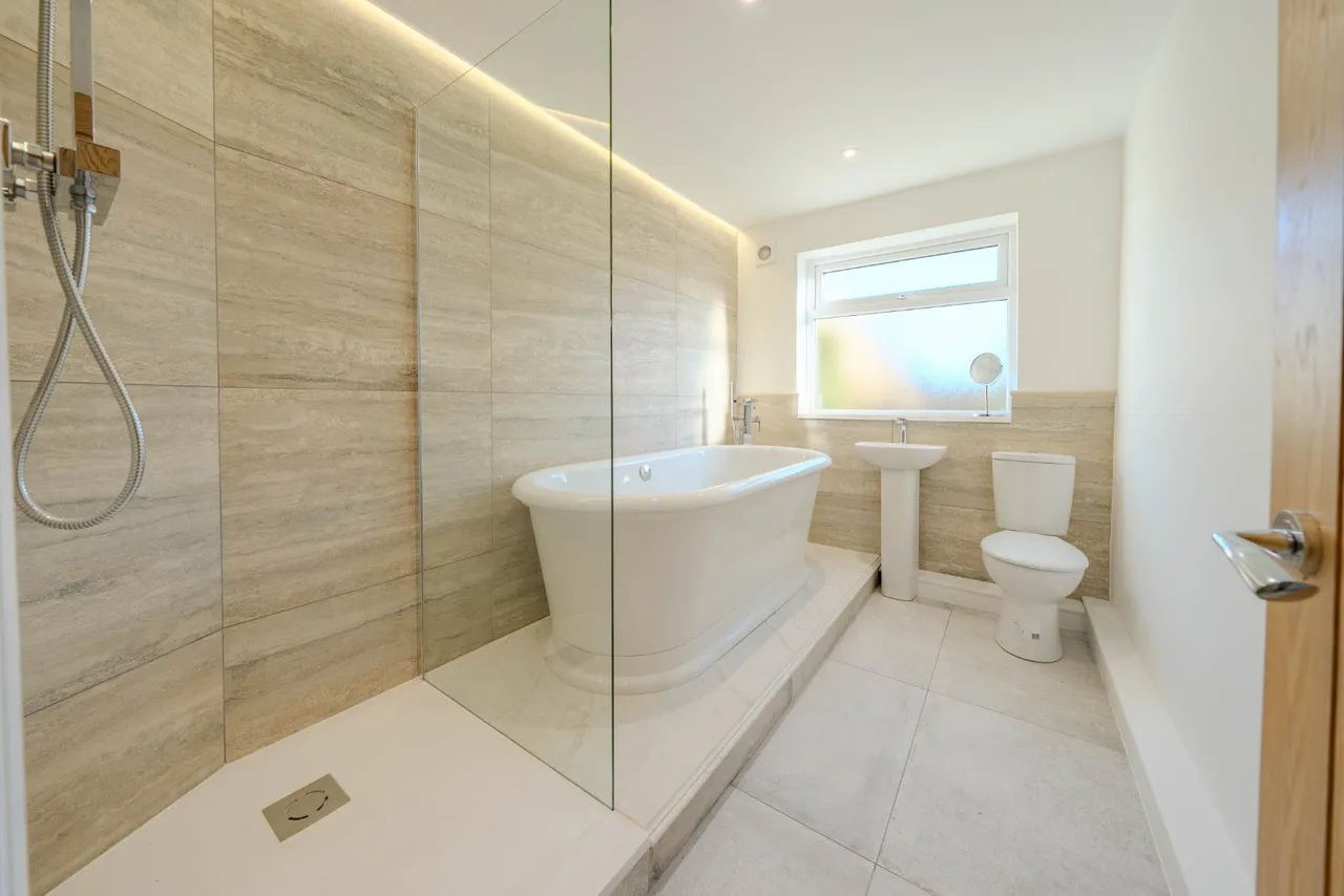 Smalewell Drive, Pudsey, LS28, photo 15