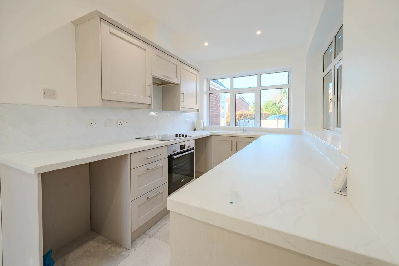 Smalewell Drive, Pudsey, LS28, photo 13