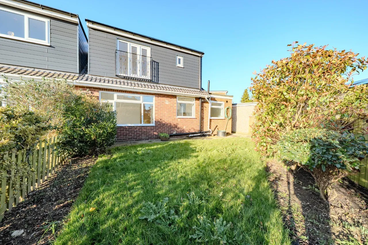 Smalewell Drive, Pudsey, LS28, photo 19