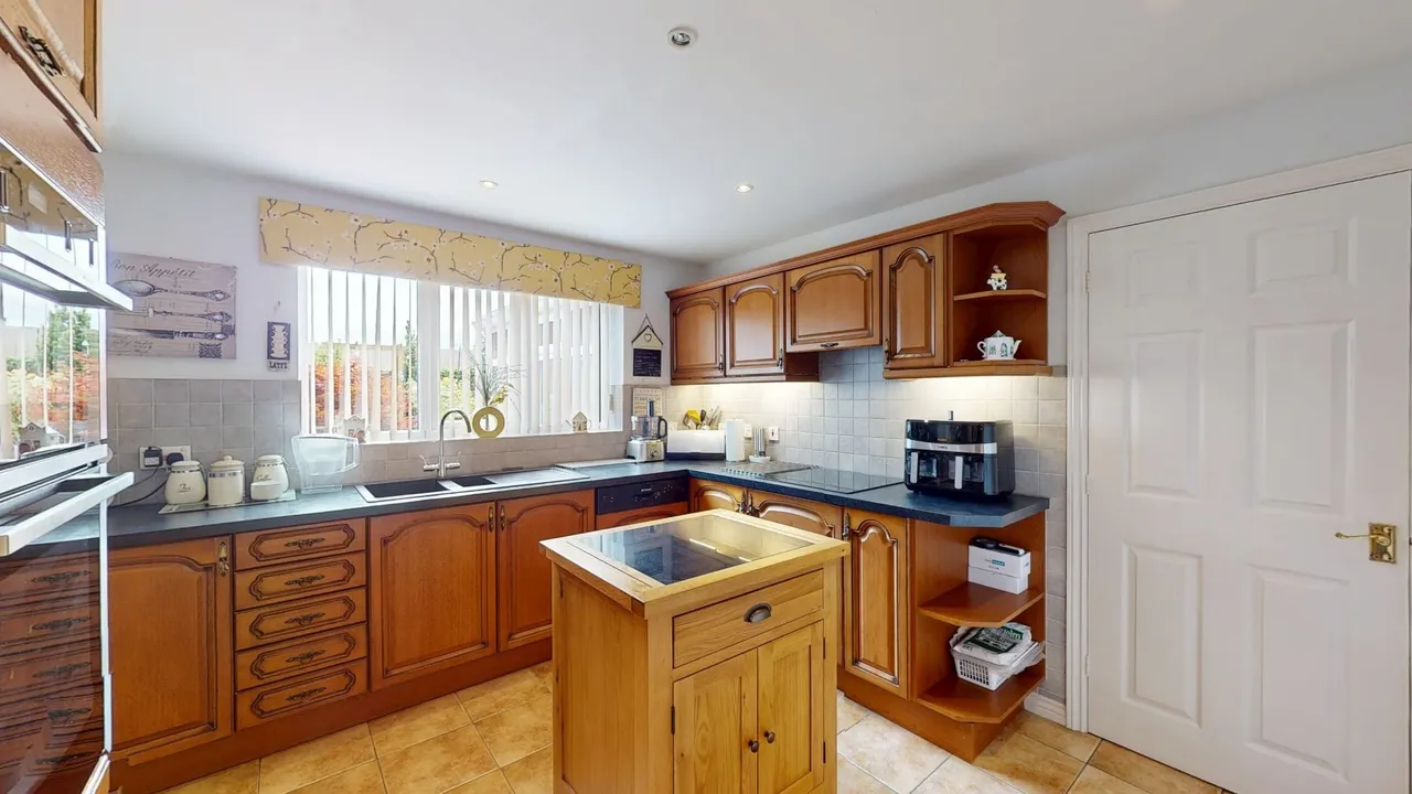 Trafalgar Close, Muxton, Telford TF2 8DQ, photo 5