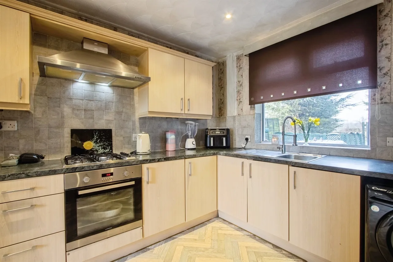 Brooklands Lane, Leeds, photo 2