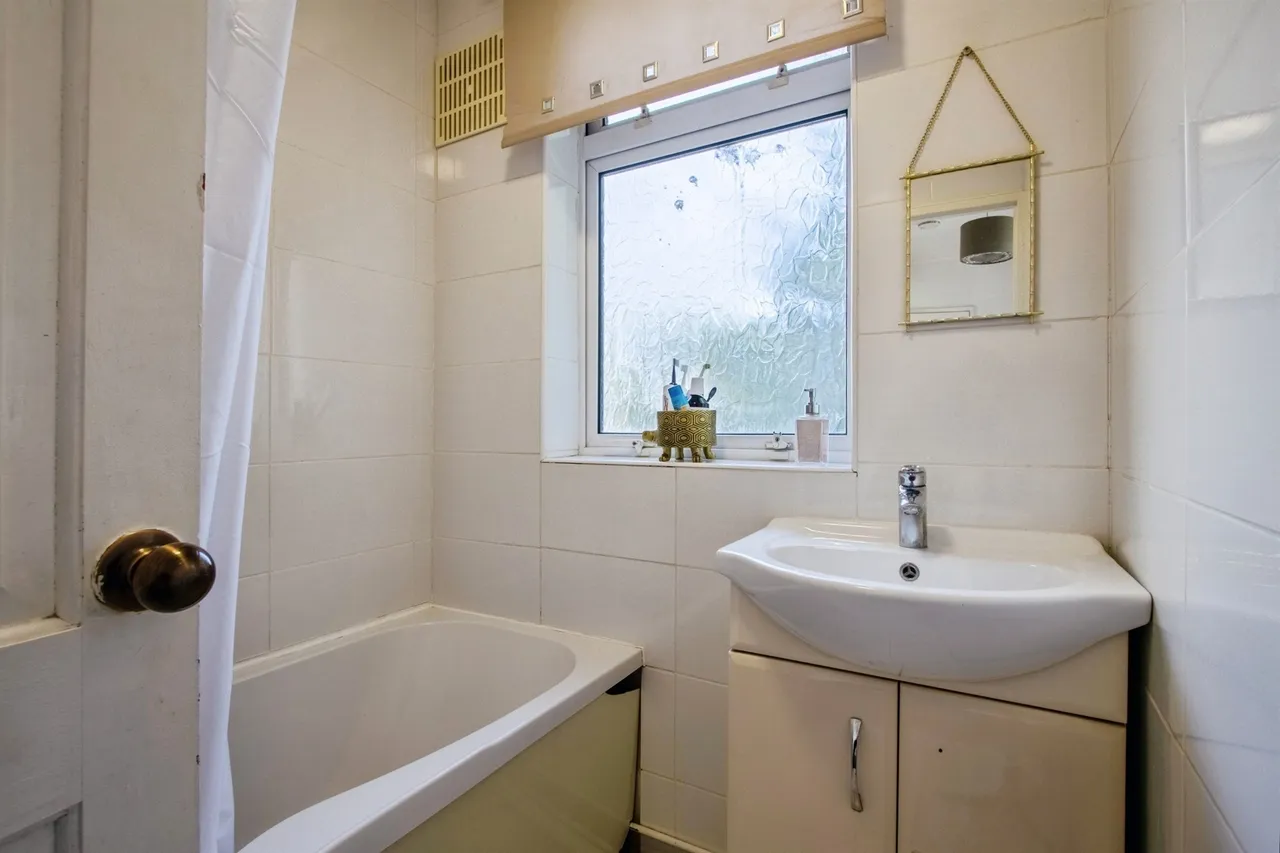 Brooklands Lane, Leeds, photo 7