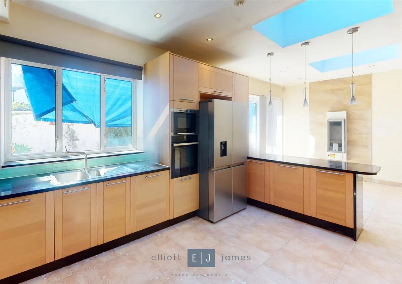 Oak Hill Close, Woodford Green, IG8, photo 5