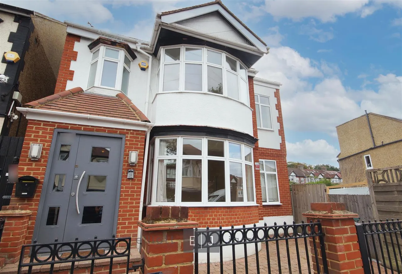 5 bed house to rent, Oak Hill Close, Woodford Green, IG8