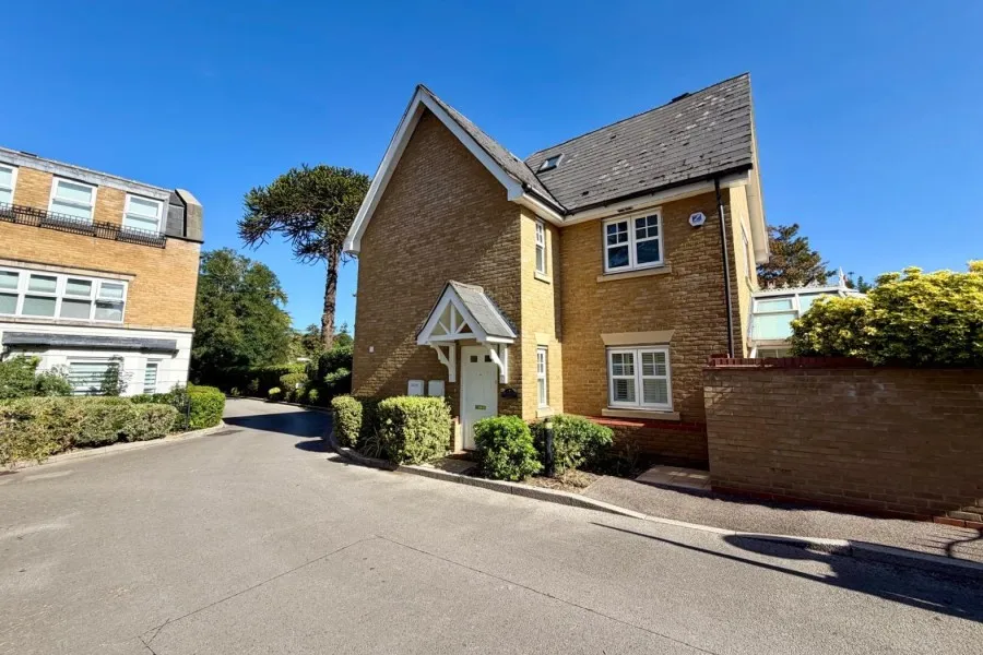 Duchess Court, Weybridge, KT13, photo 14