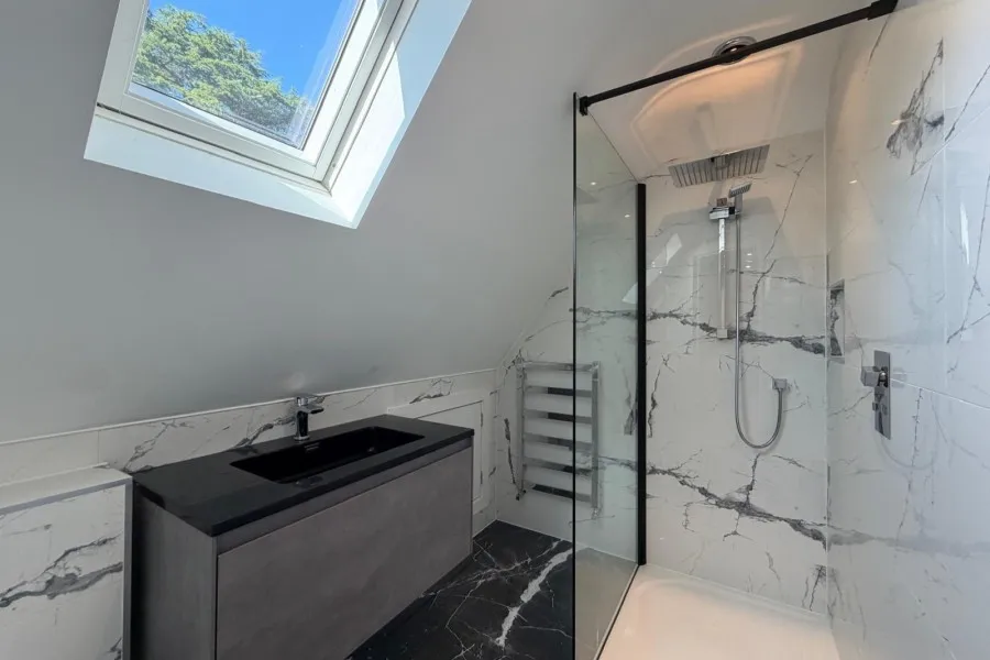4 bed house to rent, Duchess Court, Weybridge, KT13