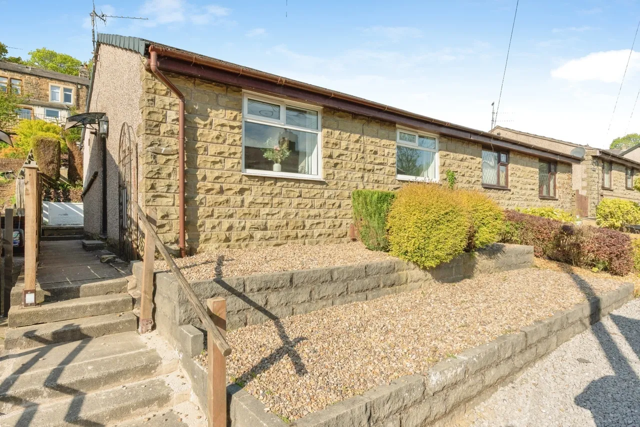 2 bed house for sale, Clevelands Road, Burnley, BB11
