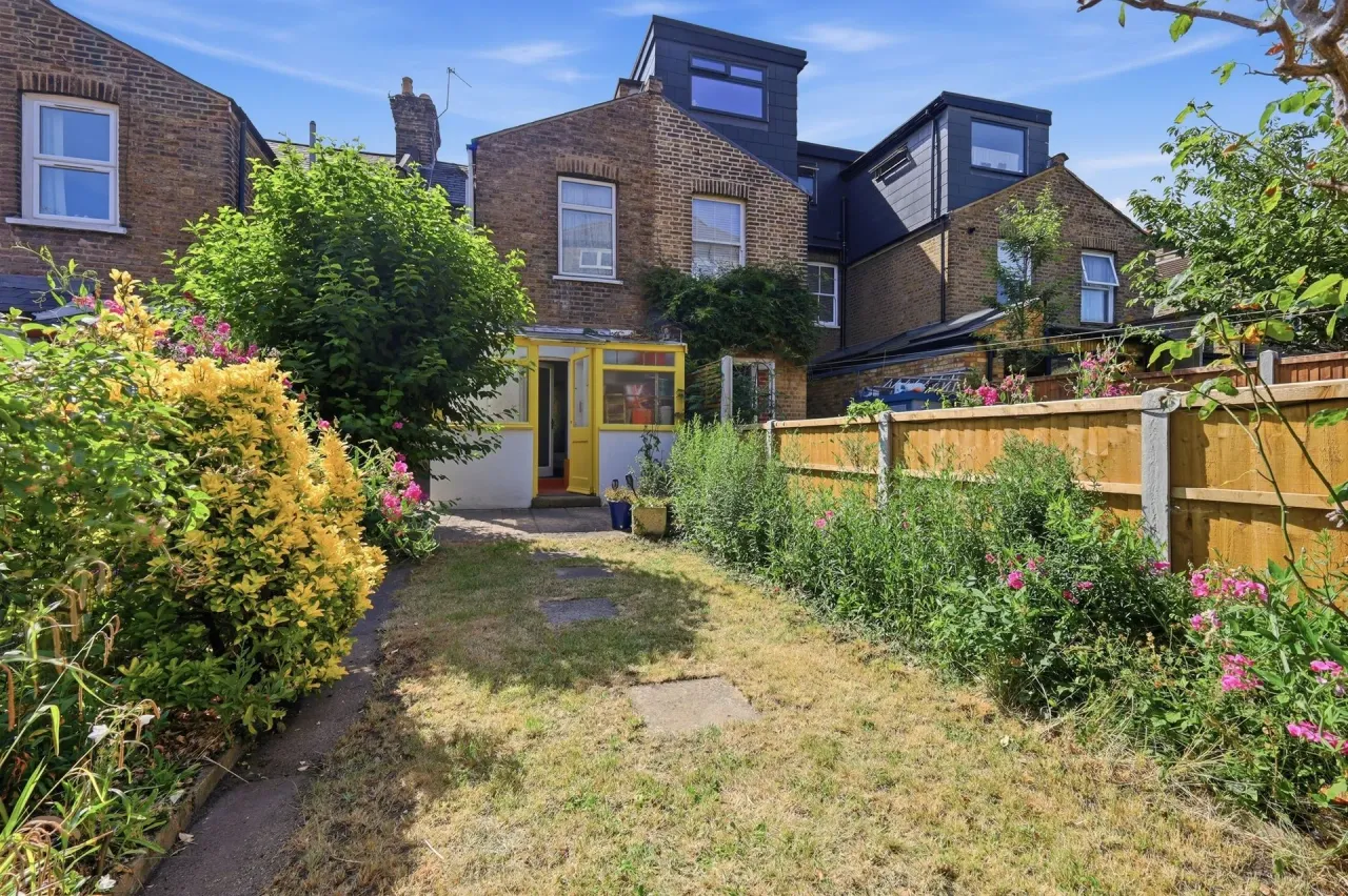 Dunedin Road, London, E10, photo 2