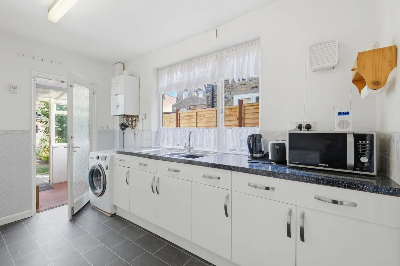 Dunedin Road, London, E10, photo 4