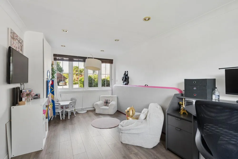 Heatherfold Way, Pinner, HA5, photo 8