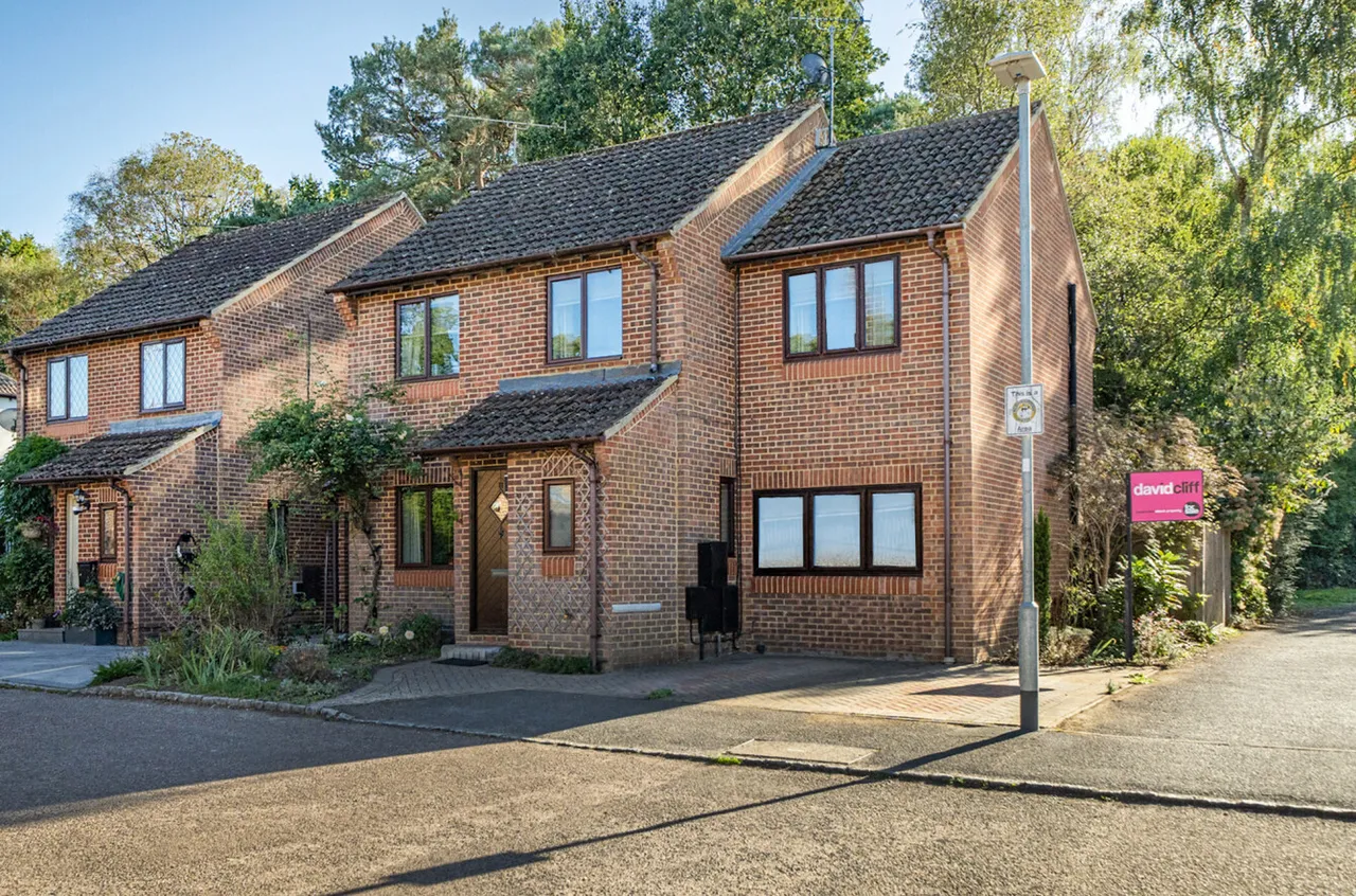 Heather Close, Finchampstead, RG40, photo 27