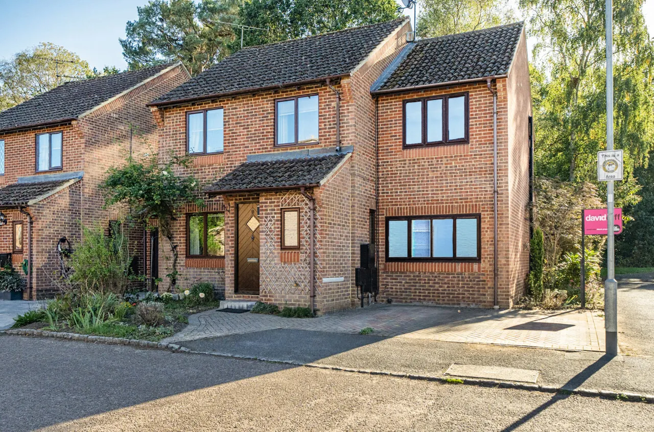 Heather Close, Finchampstead, RG40, photo 26